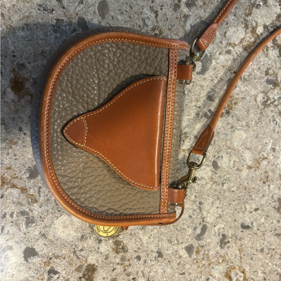 Vintage Dooney & Bourke Small Crossbody Bag Purse Pebbled Leather Tan - Picture 3 of 5